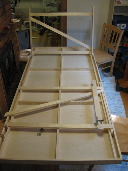 Tiedosto:Toporama toisen pään jalan asennus kesken.jpg