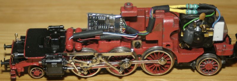 3005-veturi varustettuna ESU Mfx dekooderilla